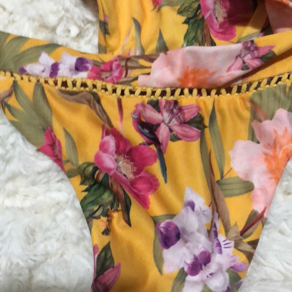 Beach Riot bikini 👙 - Picture 6 of 9